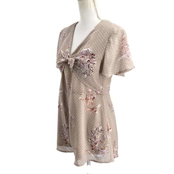 Sadie & Sage NWOT Women Size Small Tie Front Floral Romper Flutter Short Sleeve - Picture 6 of 9